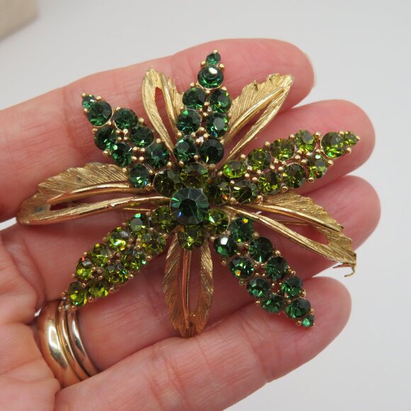 Vintage Green Rhinestone Floral Leaf Gold Tone Brooch - Picture 3 of 8